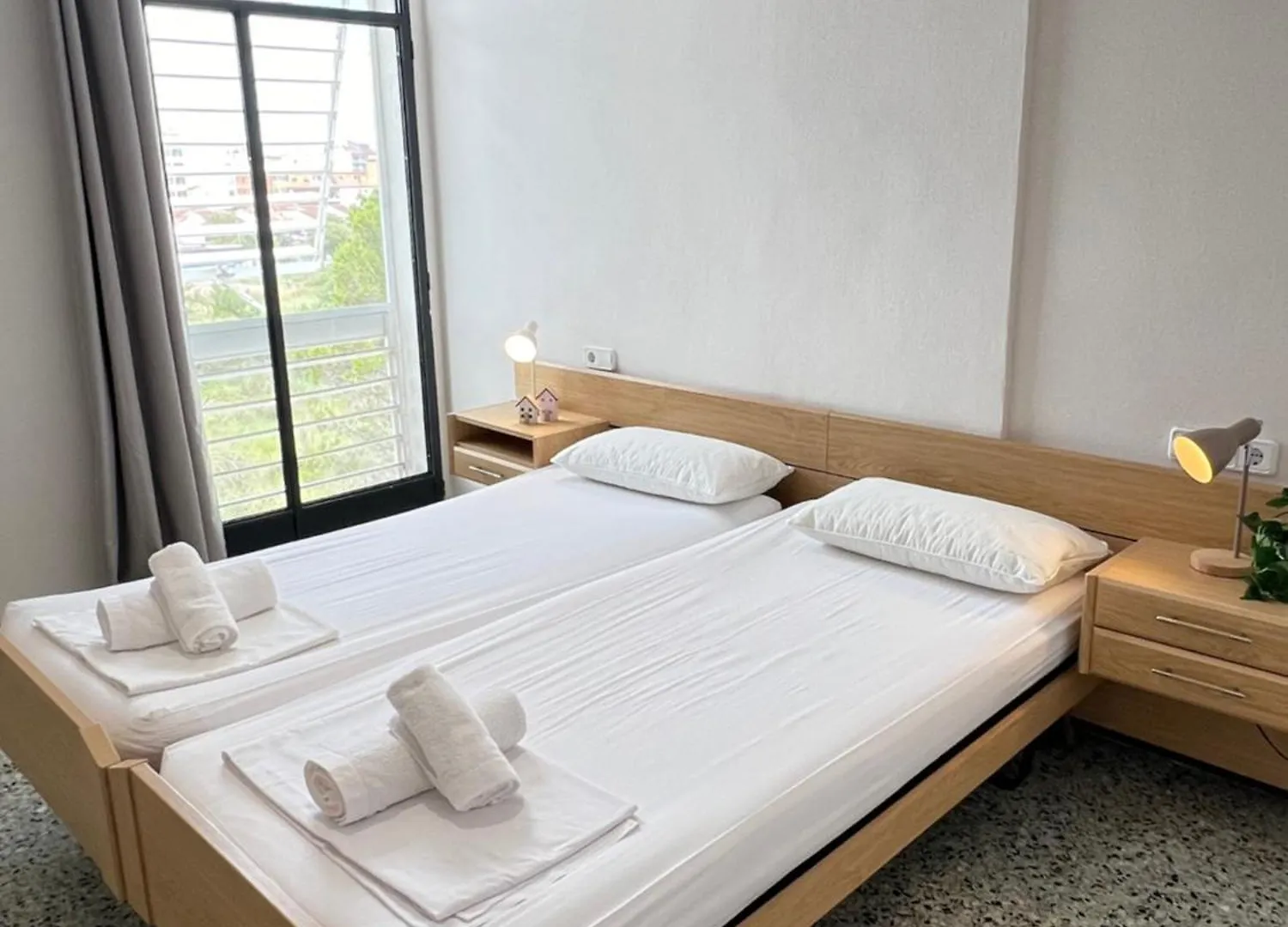 3 Room Apartment, 500M To Beach, Swimming Pool, Nice Terrace Roses 0*,  Spanien