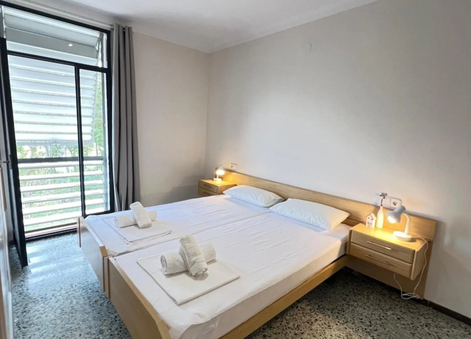 3 Room Apartment, 500M To Beach, Swimming Pool, Nice Terrace Roses
