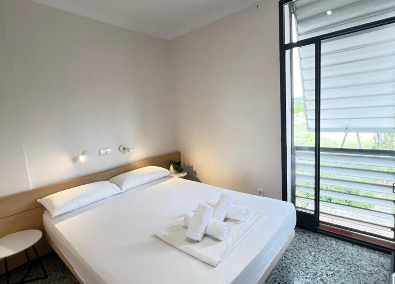 3 Room Apartment, 500M To Beach, Swimming Pool, Nice Terrace Roses Lejlighed