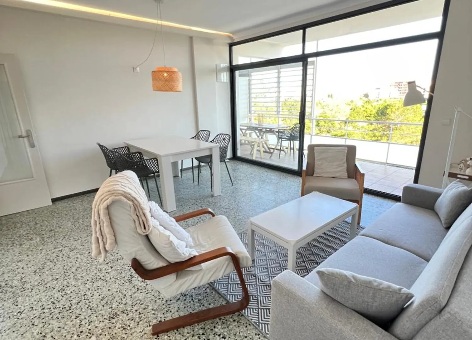 3 Room Apartment, 500M To Beach, Swimming Pool, Nice Terrace Roses 0*,  Spanien